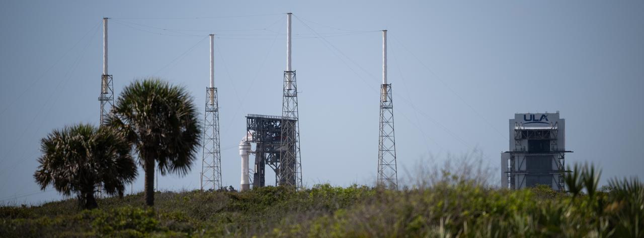 A United Launch Alliance Atlas V rocket with Boeing’s CST-100 Starliner spacecraft aboard is seen on the launch pad at Space Launch Complex 41 ahead of the NASA’s Boeing Crew Flight Test, Monday, May 6, 2024 at Cape Canaveral Space Force Station in Florida. NASA’s Boeing Crew Flight Test is the first launch with astronauts of the Boeing CFT-100 spacecraft and United Launch Alliance Atlas V rocket to the International Space Station as part of the agency’s Commercial Crew Program. The flight test, targeted for launch at 10:34 p.m. EDT on Monday, May 6, serves as an end-to-end demonstration of Boeing’s crew transportation system and will carry NASA astronauts Butch Wilmore and Suni Williams to and from the orbiting laboratory. Photo Credit: (NASA/Joel Kowsky)