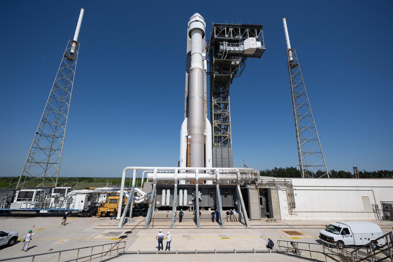 A United Launch Alliance Atlas V rocket with Boeing’s CST-100 Starliner spacecraft aboard is seen as it is rolled out of the Vertical Integration Facility to the launch pad at Space Launch Complex 41 ahead of the NASA’s Boeing Crew Flight Test, Thursday, May 30, 2024 at Cape Canaveral Space Force Station in Florida. NASA’s Boeing Crew Flight Test is the first launch with astronauts of the Boeing CFT-100 spacecraft and United Launch Alliance Atlas V rocket to the International Space Station as part of the agency’s Commercial Crew Program. The flight test, targeted for launch at 12:25 p.m. EDT on Saturday, June 1, serves as an end-to-end demonstration of Boeing’s crew transportation system and will carry NASA astronauts Butch Wilmore and Suni Williams to and from the orbiting laboratory. Photo Credit: (NASA/Joel Kowsky)