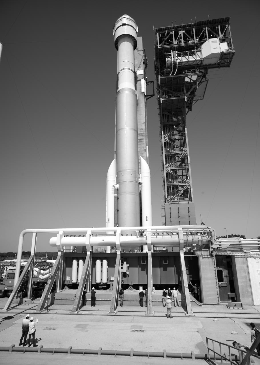 A United Launch Alliance Atlas V rocket with Boeing’s CST-100 Starliner spacecraft aboard is seen as it arrives at the launch pad at Space Launch Complex 41 after being rolled out of the Vertical Integration Facility ahead of the NASA’s Boeing Crew Flight Test, Thursday, May 30, 2024 at Cape Canaveral Space Force Station in Florida. NASA’s Boeing Crew Flight Test is the first launch with astronauts of the Boeing CFT-100 spacecraft and United Launch Alliance Atlas V rocket to the International Space Station as part of the agency’s Commercial Crew Program. The flight test, targeted for launch at 12:25 p.m. EDT on Saturday, June 1, serves as an end-to-end demonstration of Boeing’s crew transportation system and will carry NASA astronauts Butch Wilmore and Suni Williams to and from the orbiting laboratory. Photo Credit: (NASA/Joel Kowsky)