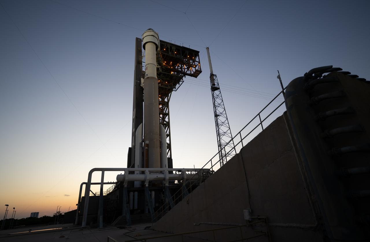 A United Launch Alliance Atlas V rocket with Boeing’s CST-100 Starliner spacecraft aboard is seen on the launch pad at Space Launch Complex 41 ahead of the NASA’s Boeing Crew Flight Test, Thursday, May 30, 2024 at Cape Canaveral Space Force Station in Florida. NASA’s Boeing Crew Flight Test is the first launch with astronauts of the Boeing CFT-100 spacecraft and United Launch Alliance Atlas V rocket to the International Space Station as part of the agency’s Commercial Crew Program. The flight test, targeted for launch at 12:25 p.m. EDT on Saturday, June 1, serves as an end-to-end demonstration of Boeing’s crew transportation system and will carry NASA astronauts Butch Wilmore and Suni Williams to and from the orbiting laboratory. Photo Credit: (NASA/Joel Kowsky)