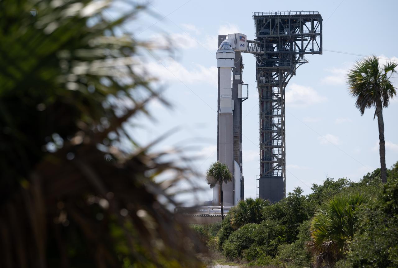 A United Launch Alliance Atlas V rocket with Boeing’s CST-100 Starliner spacecraft aboard is seen on the launch pad at Space Launch Complex 41 ahead of the NASA’s Boeing Crew Flight Test, Friday, May 31, 2024 at Cape Canaveral Space Force Station in Florida. NASA’s Boeing Crew Flight Test is the first launch with astronauts of the Boeing CFT-100 spacecraft and United Launch Alliance Atlas V rocket to the International Space Station as part of the agency’s Commercial Crew Program. The flight test, targeted for launch at 12:25 p.m. EDT on Saturday, June 1, serves as an end-to-end demonstration of Boeing’s crew transportation system and will carry NASA astronauts Butch Wilmore and Suni Williams to and from the orbiting laboratory. Photo Credit: (NASA/Joel Kowsky)