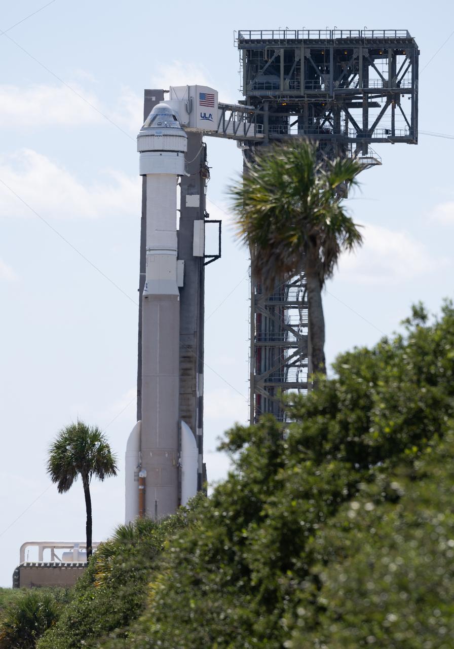 A United Launch Alliance Atlas V rocket with Boeing’s CST-100 Starliner spacecraft aboard is seen on the launch pad at Space Launch Complex 41 ahead of the NASA’s Boeing Crew Flight Test, Friday, May 31, 2024 at Cape Canaveral Space Force Station in Florida. NASA’s Boeing Crew Flight Test is the first launch with astronauts of the Boeing CFT-100 spacecraft and United Launch Alliance Atlas V rocket to the International Space Station as part of the agency’s Commercial Crew Program. The flight test, targeted for launch at 12:25 p.m. EDT on Saturday, June 1, serves as an end-to-end demonstration of Boeing’s crew transportation system and will carry NASA astronauts Butch Wilmore and Suni Williams to and from the orbiting laboratory. Photo Credit: (NASA/Joel Kowsky)