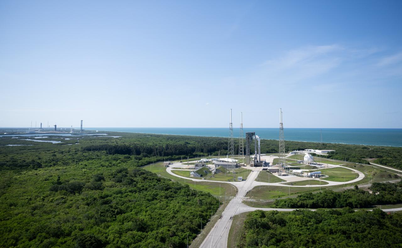 ]A United Launch Alliance Atlas V rocket with Boeing’s CST-100 Starliner spacecraft aboard is seen on the launch pad at Space Launch Complex 41 ahead of the NASA’s Boeing Crew Flight Test, Friday, May 31, 2024 at Cape Canaveral Space Force Station in Florida. NASA’s Boeing Crew Flight Test is the first launch with astronauts of the Boeing CFT-100 spacecraft and United Launch Alliance Atlas V rocket to the International Space Station as part of the agency’s Commercial Crew Program. The flight test, targeted for launch at 12:25 p.m. EDT on Saturday, June 1, serves as an end-to-end demonstration of Boeing’s crew transportation system and will carry NASA astronauts Butch Wilmore and Suni Williams to and from the orbiting laboratory. Photo Credit: (NASA/Joel Kowsky)