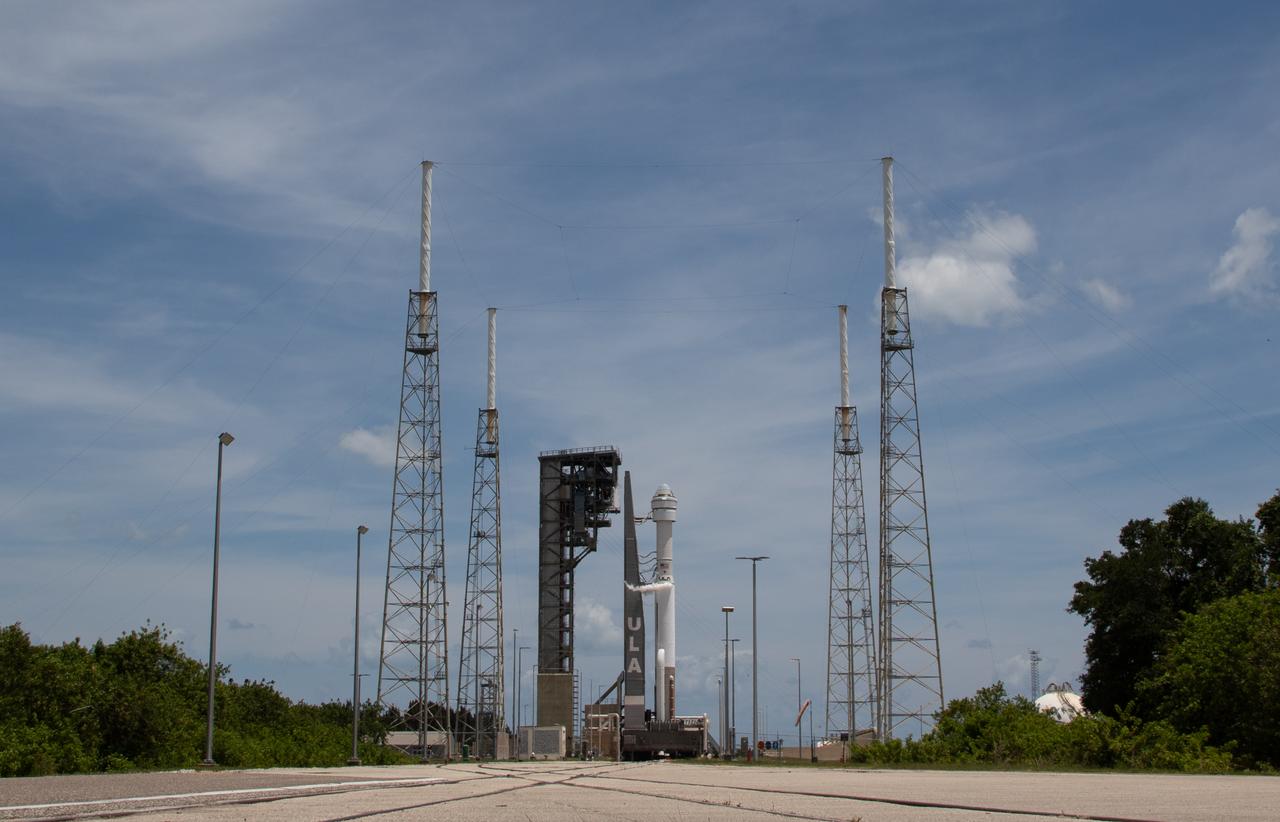 A United Launch Alliance Atlas V rocket with Boeing’s CST-100 Starliner spacecraft aboard is seen at Space Launch Complex 41 after the launch attempt was scrubbed, Saturday, June 1, 2024, at Cape Canaveral Space Force Station in Florida. NASA’s Boeing Crew Flight Test is the first launch with astronauts of the Boeing CFT-100 spacecraft and United Launch Alliance Atlas V rocket to the International Space Station as part of the agency’s Commercial Crew Program. The flight test serves as an end-to-end demonstration of Boeing’s crew transportation system and will carry NASA astronauts Butch Wilmore and Suni Williams to and from the orbiting laboratory. Photo Credit: (NASA/Joel Kowsky)