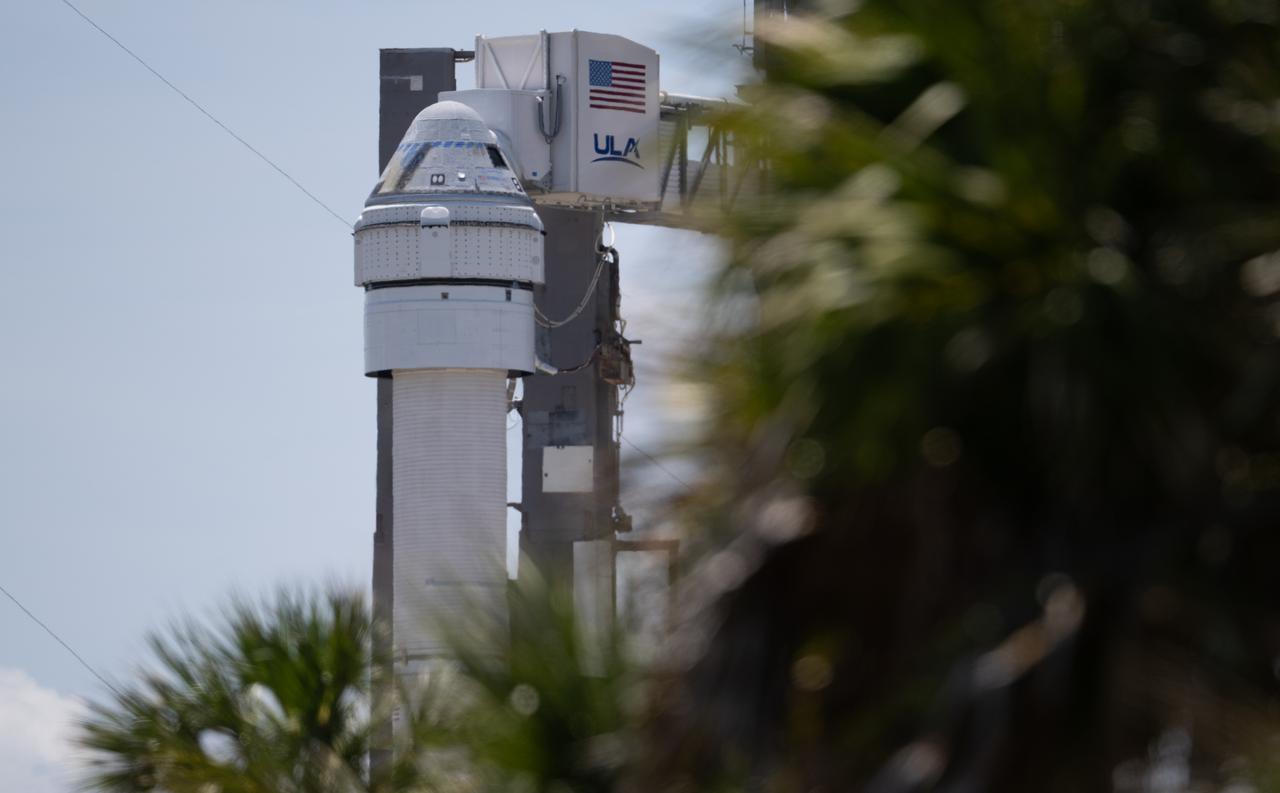 A United Launch Alliance Atlas V rocket with Boeing’s CST-100 Starliner spacecraft aboard is seen on the launch pad at Space Launch Complex 41 ahead of the NASA’s Boeing Crew Flight Test, Monday, June 3, 2024 at Cape Canaveral Space Force Station in Florida. NASA’s Boeing Crew Flight Test is the first launch with astronauts of the Boeing CFT-100 spacecraft and United Launch Alliance Atlas V rocket to the International Space Station as part of the agency’s Commercial Crew Program. The flight test, targeted for launch at 10:52 a.m. EDT on Wednesday, June 5, serves as an end-to-end demonstration of Boeing’s crew transportation system and will carry NASA astronauts Butch Wilmore and Suni Williams to and from the orbiting laboratory. Photo Credit: (NASA/Joel Kowsky)