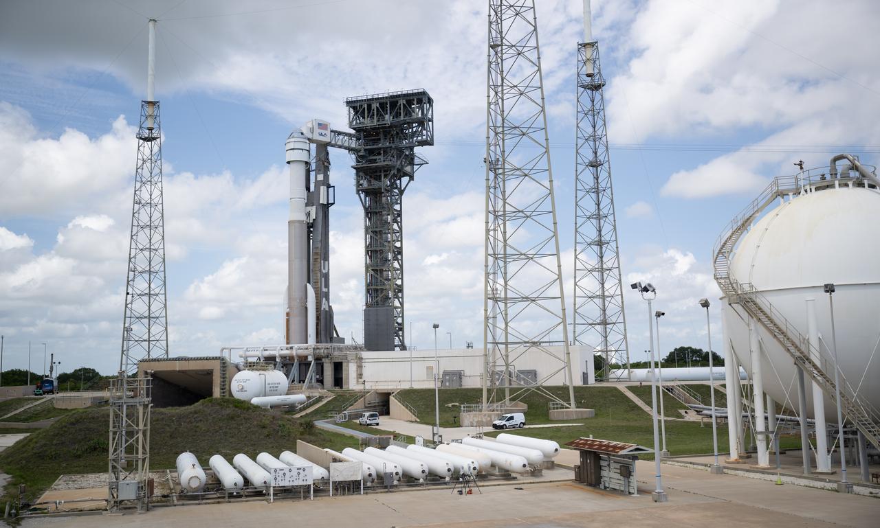 A United Launch Alliance Atlas V rocket with Boeing’s CST-100 Starliner spacecraft aboard is seen on the launch pad at Space Launch Complex 41 ahead of the NASA’s Boeing Crew Flight Test, Tuesday, June 4, 2024 at Cape Canaveral Space Force Station in Florida. NASA’s Boeing Crew Flight Test is the first launch with astronauts of the Boeing CFT-100 spacecraft and United Launch Alliance Atlas V rocket to the International Space Station as part of the agency’s Commercial Crew Program. The flight test, targeted for launch at 10:52 a.m. EDT on Wednesday, June 5, serves as an end-to-end demonstration of Boeing’s crew transportation system and will carry NASA astronauts Butch Wilmore and Suni Williams to and from the orbiting laboratory. Photo Credit: (NASA/Joel Kowsky)