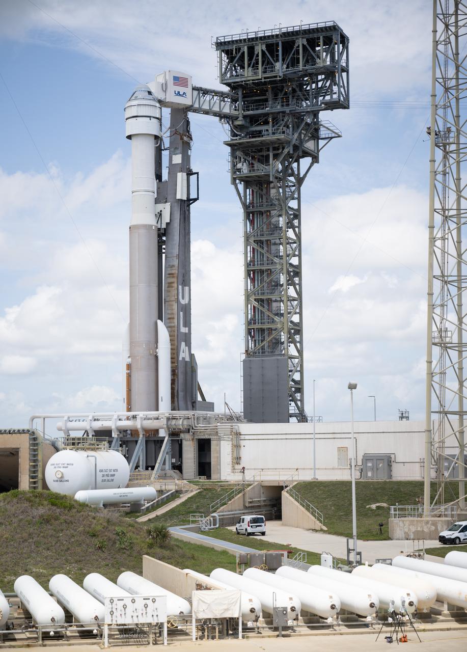 A United Launch Alliance Atlas V rocket with Boeing’s CST-100 Starliner spacecraft aboard is seen on the launch pad at Space Launch Complex 41 ahead of the NASA’s Boeing Crew Flight Test, Tuesday, June 4, 2024 at Cape Canaveral Space Force Station in Florida. NASA’s Boeing Crew Flight Test is the first launch with astronauts of the Boeing CFT-100 spacecraft and United Launch Alliance Atlas V rocket to the International Space Station as part of the agency’s Commercial Crew Program. The flight test, targeted for launch at 10:52 a.m. EDT on Wednesday, June 5, serves as an end-to-end demonstration of Boeing’s crew transportation system and will carry NASA astronauts Butch Wilmore and Suni Williams to and from the orbiting laboratory. Photo Credit: (NASA/Joel Kowsky)