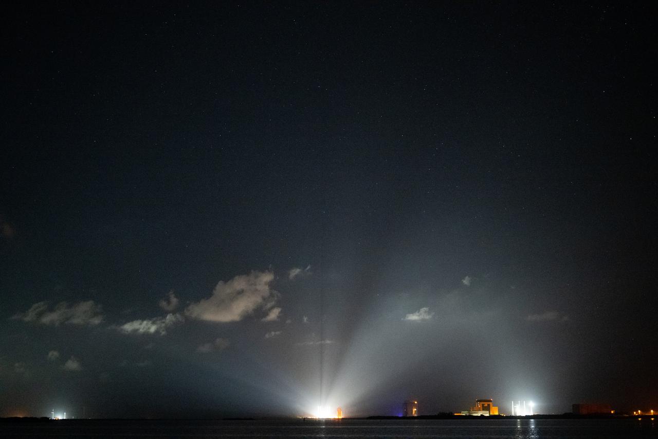 A United Launch Alliance Atlas V rocket with Boeing’s CST-100 Starliner spacecraft aboard is seen illuminated by spotlights on the launch pad at Space Launch Complex 41 ahead of the NASA’s Boeing Crew Flight Test, Wednesday, June 5, 2024 at Cape Canaveral Space Force Station in Florida. NASA’s Boeing Crew Flight Test is the first launch with astronauts of the Boeing CFT-100 spacecraft and United Launch Alliance Atlas V rocket to the International Space Station as part of the agency’s Commercial Crew Program. The flight test, targeted for launch at 10:52 a.m. EDT, serves as an end-to-end demonstration of Boeing’s crew transportation system and will carry NASA astronauts Butch Wilmore and Suni Williams to and from the orbiting laboratory. Photo Credit: (NASA/Joel Kowsky)
