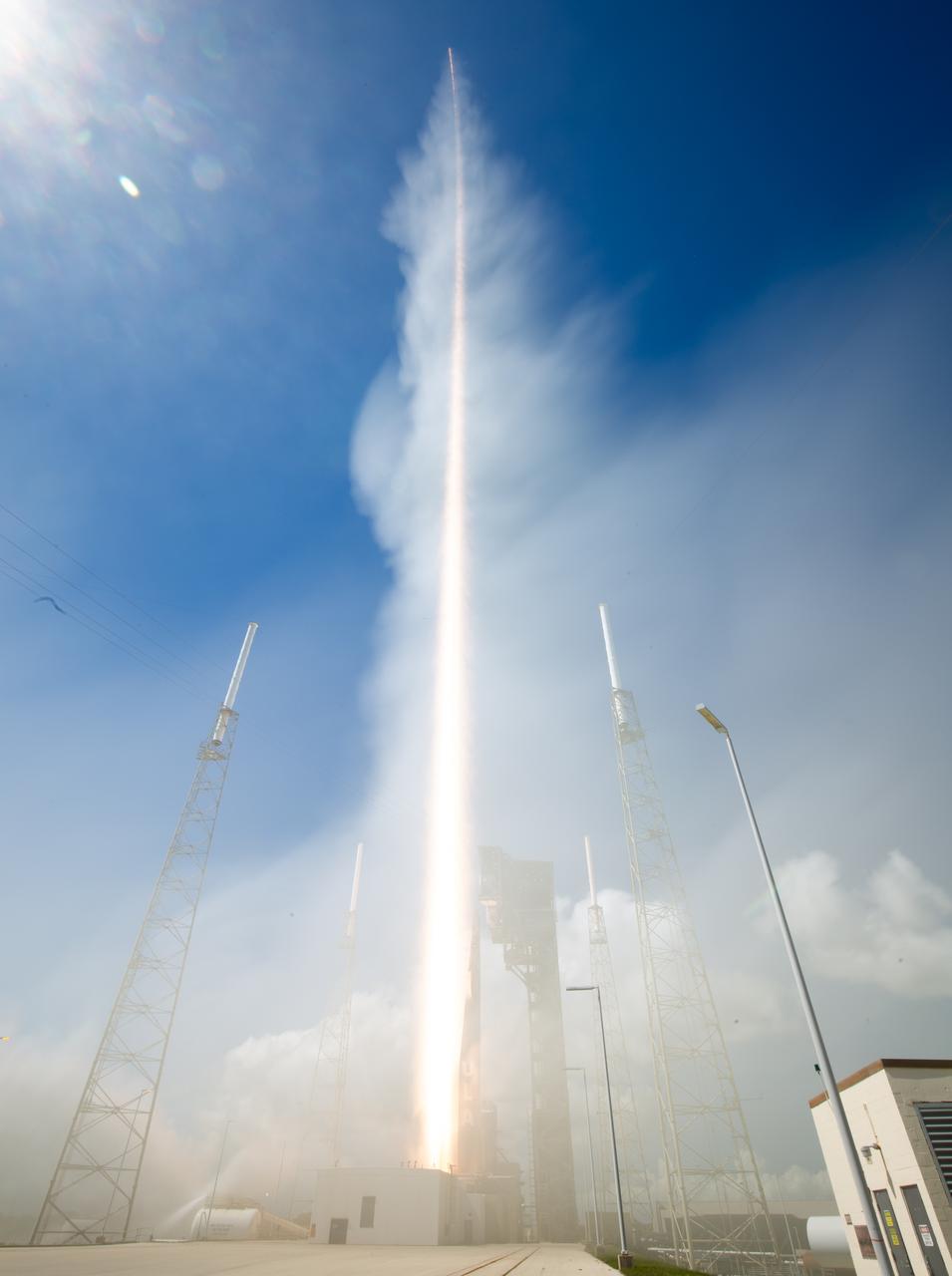 A United Launch Alliance Atlas V rocket with Boeing’s CST-100 Starliner spacecraft aboard is seen in this twenty-five second exposure as it launches from Space Launch Complex 41 at Cape Canaveral Space Force Station, Wednesday, June 5, 2024, in Florida. NASA’s Boeing Crew Flight Test is the first launch with astronauts of the Boeing CFT-100 spacecraft and United Launch Alliance Atlas V rocket to the International Space Station as part of the agency’s Commercial Crew Program. The flight test, which launched at 10:52 a.m. EDT, serves as an end-to-end demonstration of Boeing’s crew transportation system and will carry NASA astronauts Butch Wilmore and Suni Williams to and from the orbiting laboratory. Photo Credit: (NASA/Joel Kowsky)