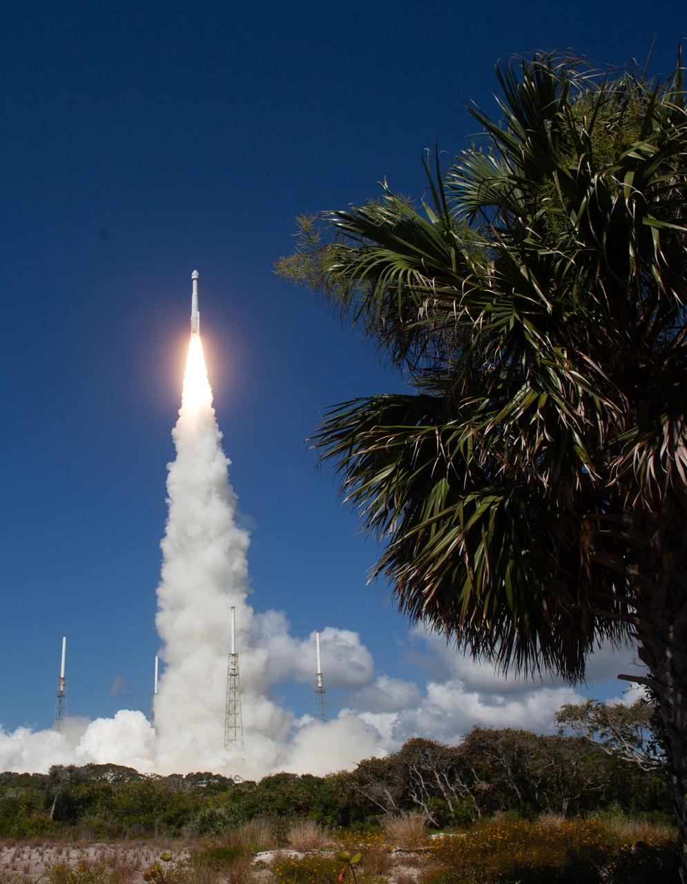 A United Launch Alliance Atlas V rocket with Boeing’s CST-100 Starliner spacecraft aboard launches from Space Launch Complex 41 at Cape Canaveral Space Force Station, Wednesday, June 5, 2024, in Florida. NASA’s Boeing Crew Flight Test is the first launch with astronauts of the Boeing CFT-100 spacecraft and United Launch Alliance Atlas V rocket to the International Space Station as part of the agency’s Commercial Crew Program. The flight test, which launched at 10:52 a.m. EDT, serves as an end-to-end demonstration of Boeing’s crew transportation system and will carry NASA astronauts Butch Wilmore and Suni Williams to and from the orbiting laboratory. Photo Credit: (NASA/Joel Kowsky)