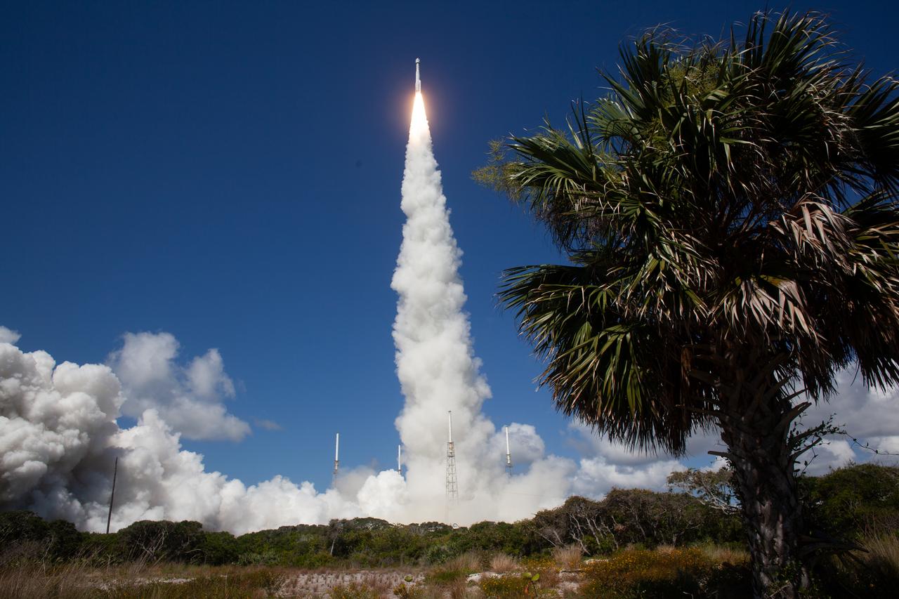 A United Launch Alliance Atlas V rocket with Boeing’s CST-100 Starliner spacecraft aboard launches from Space Launch Complex 41 at Cape Canaveral Space Force Station, Wednesday, June 5, 2024, in Florida. NASA’s Boeing Crew Flight Test is the first launch with astronauts of the Boeing CFT-100 spacecraft and United Launch Alliance Atlas V rocket to the International Space Station as part of the agency’s Commercial Crew Program. The flight test, which launched at 10:52 a.m. EDT, serves as an end-to-end demonstration of Boeing’s crew transportation system and will carry NASA astronauts Butch Wilmore and Suni Williams to and from the orbiting laboratory. Photo Credit: (NASA/Joel Kowsky)