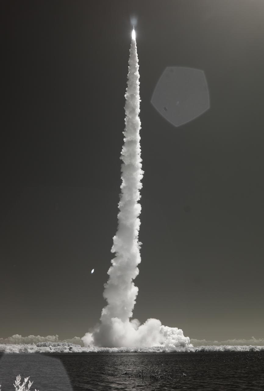 In this black and white infrared image, a United Launch Alliance Atlas V rocket with Boeing’s CST-100 Starliner spacecraft aboard launches from Space Launch Complex 41 at Cape Canaveral Space Force Station, Wednesday, June 5, 2024, in Florida. NASA’s Boeing Crew Flight Test is the first launch with astronauts of the Boeing CFT-100 spacecraft and United Launch Alliance Atlas V rocket to the International Space Station as part of the agency’s Commercial Crew Program. The flight test, which launched at 10:52 a.m. EDT, serves as an end-to-end demonstration of Boeing’s crew transportation system and will carry NASA astronauts Butch Wilmore and Suni Williams to and from the orbiting laboratory. Photo Credit: (NASA/Joel Kowsky)