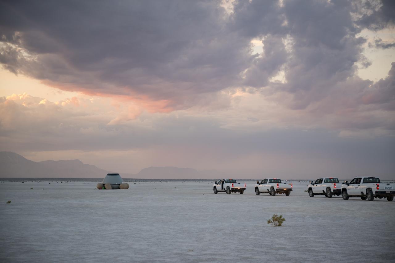 Boeing and NASA teams participate in a mission dress rehearsal to prepare for the landing of NASA’s Boeing Crew Flight Test Starliner spacecraft, Thursday, Sept. 5, 2024, at White Sands, New Mexico. The uncrewed spacecraft is scheduled to land at White Sands Missile Range’s Space Harbor, Friday, Sept. 6, 2024 Mountain Time. This approach allows NASA and Boeing to continue gathering testing data. Photo Credit: (NASA/Aubrey Gemignani)