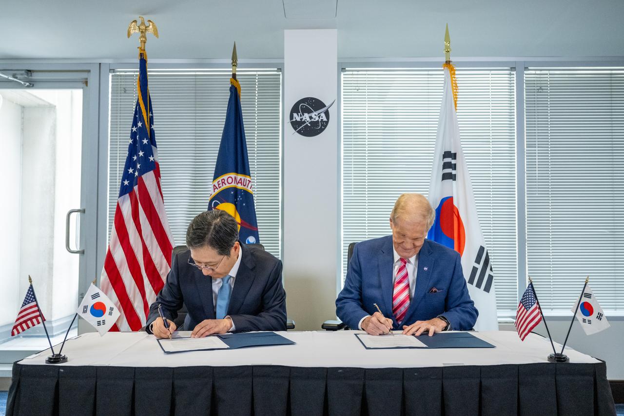 Korea AeroSpace Administration (KASA) Administrator Youngbin Yoon, left, and NASA Administrator Bill Nelson, right, sign a Joint Statement following a bilateral meeting Thursday, Sept. 19, 2024, at the Mary W. Jackson NASA Headquarters building in Washington.  Photo Credit: (NASA/Keegan Barber)