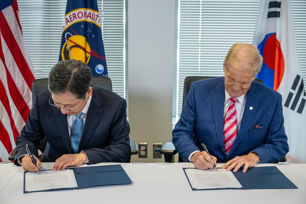 Korea AeroSpace Administration (KASA) Administrator Youngbin Yoon, left, and NASA Administrator Bill Nelson, right, sign a Joint Statement following a bilateral meeting Thursday, Sept. 19, 2024, at the Mary W. Jackson NASA Headquarters building in Washington.  Photo Credit: (NASA/Keegan Barber)