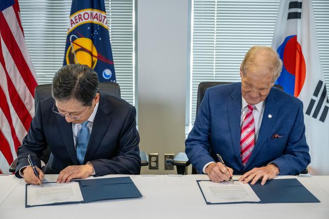 NASA image: Bilateral Meeting and Joint Statement signing with Korea AeroSpa