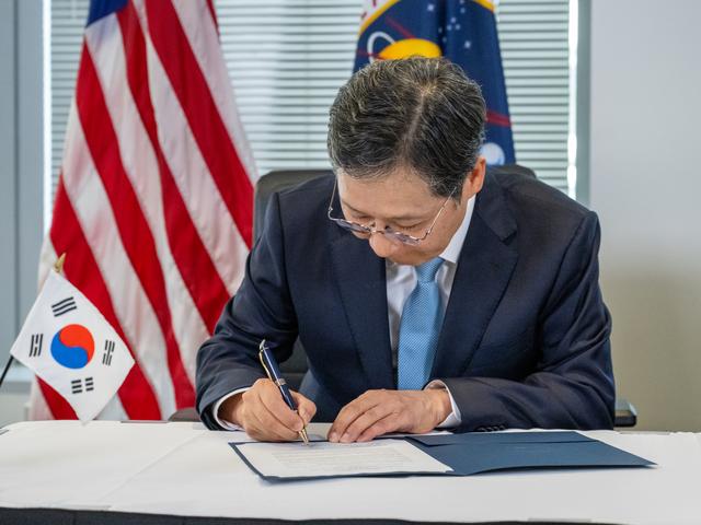 NASA image: Bilateral Meeting and Joint Statement signing with Korea AeroSpa