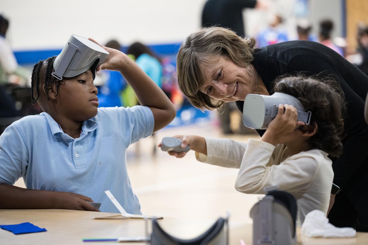 Students at Wheatley Education Campus participate in a virtual reality tour of NASA’s Neutral Buoyancy Lab during a kickoff event for the 21st Century Community Learning Centers NASA and Department of Education partnership, Monday, Sept. 23, 2024 at Wheatley Education Campus in Washington. Photo Credit: (NASA/Aubrey Gemignani)