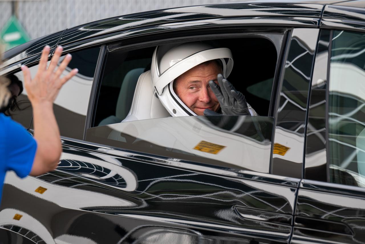 NASA astronaut Nick Hague, wearing a SpaceX spacesuit, is seen departing the Neil A. Armstrong Operations and Checkout Building for Space Launch Complex 40 on Cape Canaveral Space Force Station during a dress rehearsal in preparation for the Crew-9 mission launch, Tuesday, Sept. 24, 2024, at NASA’s Kennedy Space Center in Florida. NASA’s SpaceX Crew-9 mission is the ninth crew rotation mission of the SpaceX Dragon spacecraft and Falcon 9 rocket to the International Space Station as part of the agency’s Commercial Crew Program. Photo Credit: (NASA/Keegan Barber)