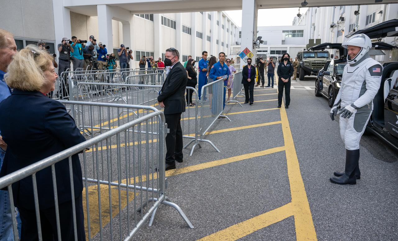 NASA astronaut Nick Hague greets NASA Administrator Bill Nelson, left, and NASA Deputy Administrator Pam Melroy, second from left, prior to departing the Neil A. Armstrong Operations and Checkout Building for Space Launch Complex 40 on Cape Canaveral Space Force Station to board the SpaceX Dragon spacecraft for the Crew-9 mission launch, Saturday, Sept. 28, 2024, at NASA’s Kennedy Space Center in Florida. NASA’s SpaceX Crew-9 mission is the ninth crew rotation mission of the SpaceX Dragon spacecraft and Falcon 9 rocket to the International Space Station as part of the agency’s Commercial Crew Program. Hague and Gorbunov are scheduled to launch at 1:17 p.m. EDT, from Space Launch Complex 40 at the Cape Canaveral Space Force Station. Photo Credit: (NASA/Keegan Barber)