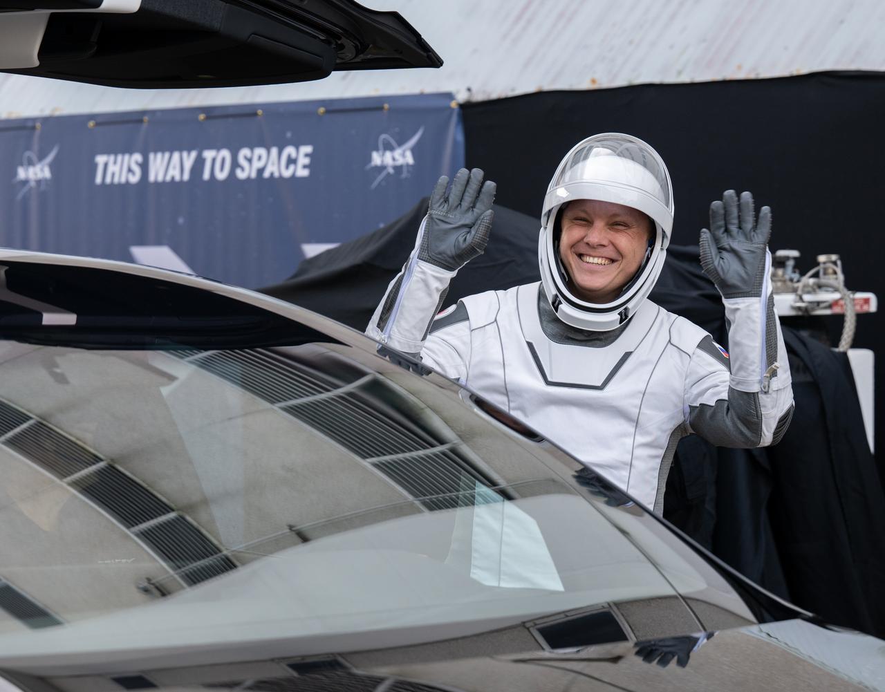 Roscosmos cosmonaut Aleksandr Gorbunov,  bids farewell as he prepares to depart the Neil A. Armstrong Operations and Checkout Building for Space Launch Complex 40 on Cape Canaveral Space Force Station to board the SpaceX Dragon spacecraft for the Crew-9 mission launch, Saturday, Sept. 28, 2024, at NASA’s Kennedy Space Center in Florida. NASA’s SpaceX Crew-9 mission is the ninth crew rotation mission of the SpaceX Crew Dragon spacecraft and Falcon 9 rocket to the International Space Station as part of the agency’s Commercial Crew Program. Hague and Gorbunov are scheduled to launch at 1:17 p.m. EDT, from Space Launch Complex 40 at the Cape Canaveral Space Force Station.  Photo Credit: (NASA/Keegan Barber)