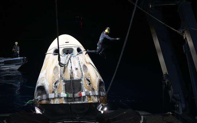 NASA image: NASA’s SpaceX Crew-8 Splashdown
