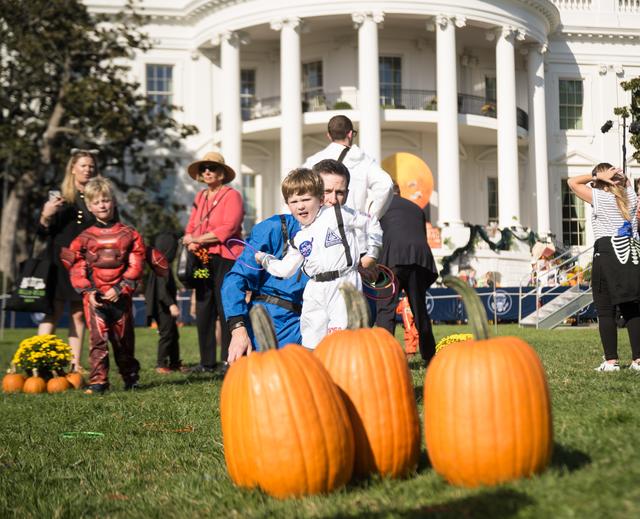 NASA image: White House Hallo-READ Event