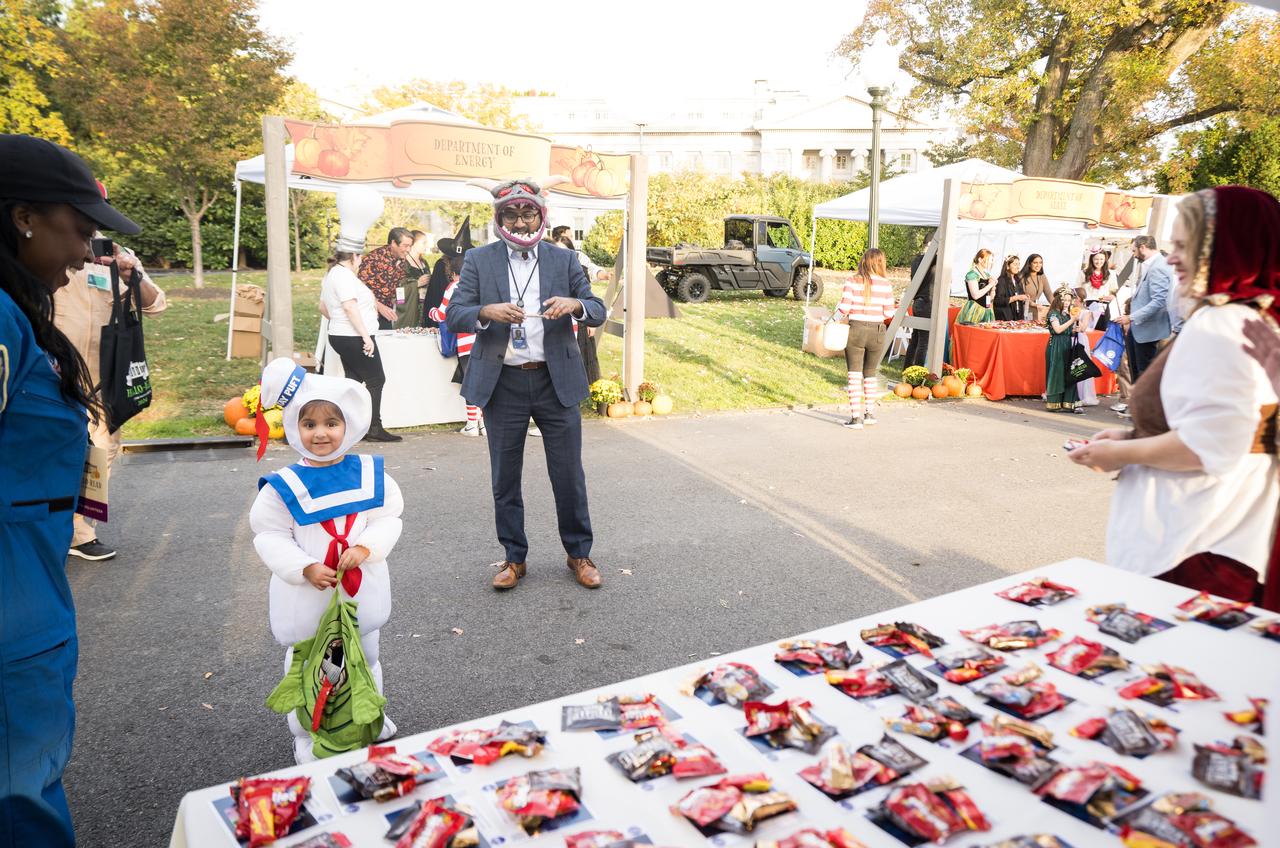 Chirag Parikh, Deputy Assistant to the President and Executive Secretary of the National Space Council visits the NASA booth at a White House Halloween themed event titled, “Hallo-READ!” on Wednesday, Oct. 30, 2024 on the south lawn of the White House in Washington. Photo Credit: (NASA/Aubrey Gemignani)