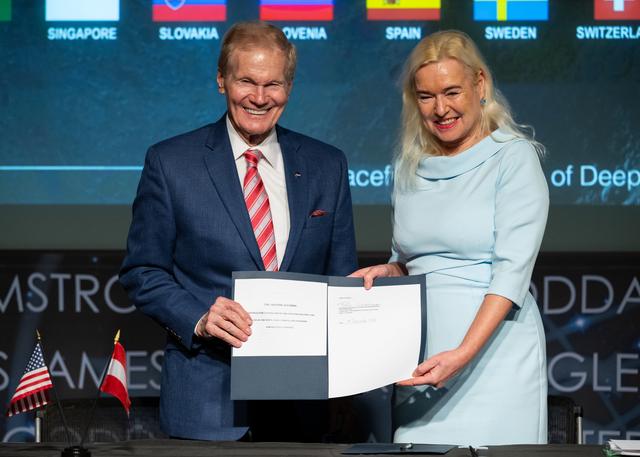 NASA image: Republic of Austria Artemis Accords Signing
