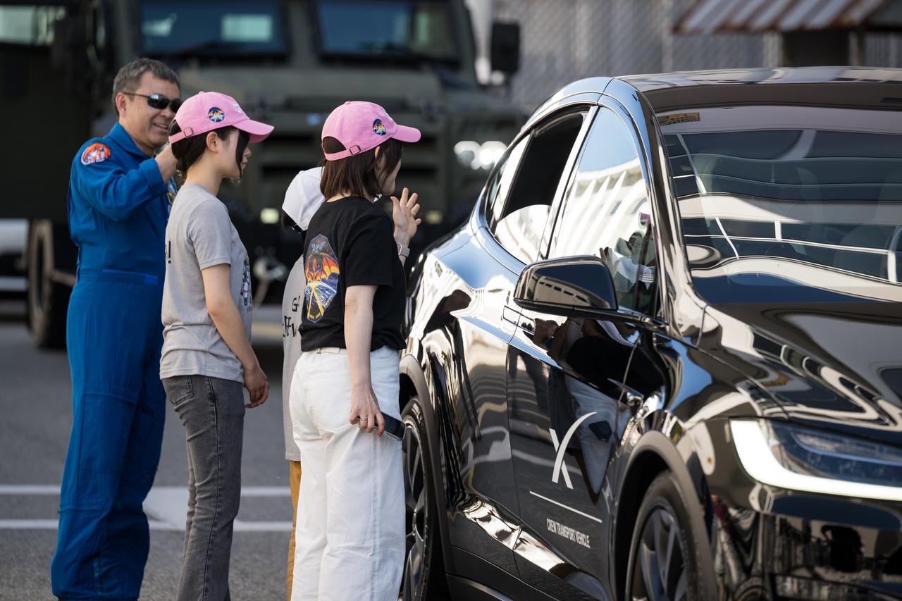 Family and friends gesture through the car window to JAXA (Japan Aerospace Exploration Agency) astronaut Takuya Onishi, and Roscosmos cosmonaut Kirill Peskov as they prepare to depart the Neil  A. Armstrong Operations and Checkout Building for Launch Complex 39A on NASA's Kennedy Space Center to board the SpaceX Dragon spacecraft for the Crew-10 mission launch, Wednesday, March 12, 2025, at NASA’s Kennedy Space Center in Florida. NASA’s SpaceX Crew-10 mission is the tenth crew rotation mission of the SpaceX Crew Dragon spacecraft and Falcon 9 rocket to the International Space Station as part of the agency’s Commercial Crew Program. Onishi, Peskov, and NASA astronauts Anne McClain and Nichole Ayers are scheduled to launch at 7:48 p.m. EDT, from Launch Complex 39A at the NASA's Kennedy Space Center.  Photo Credit: (NASA/Aubrey Gemignani)