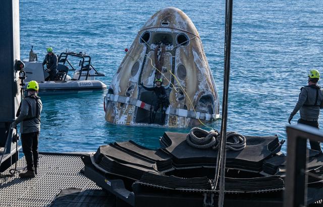 NASA image: NASA’s SpaceX Crew-9 Splashdown