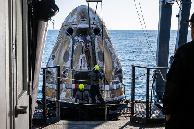 NASA image: NASA’s SpaceX Crew-9 Splashdown