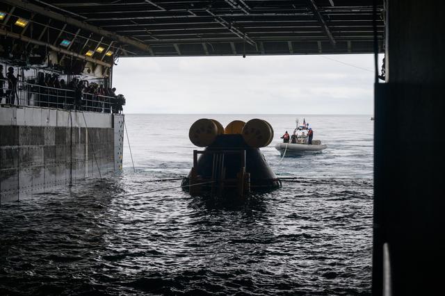NASA image: NASA Artemis Underway Recovery Test 12