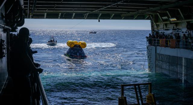 NASA image: NASA Artemis Underway Recovery Test 12