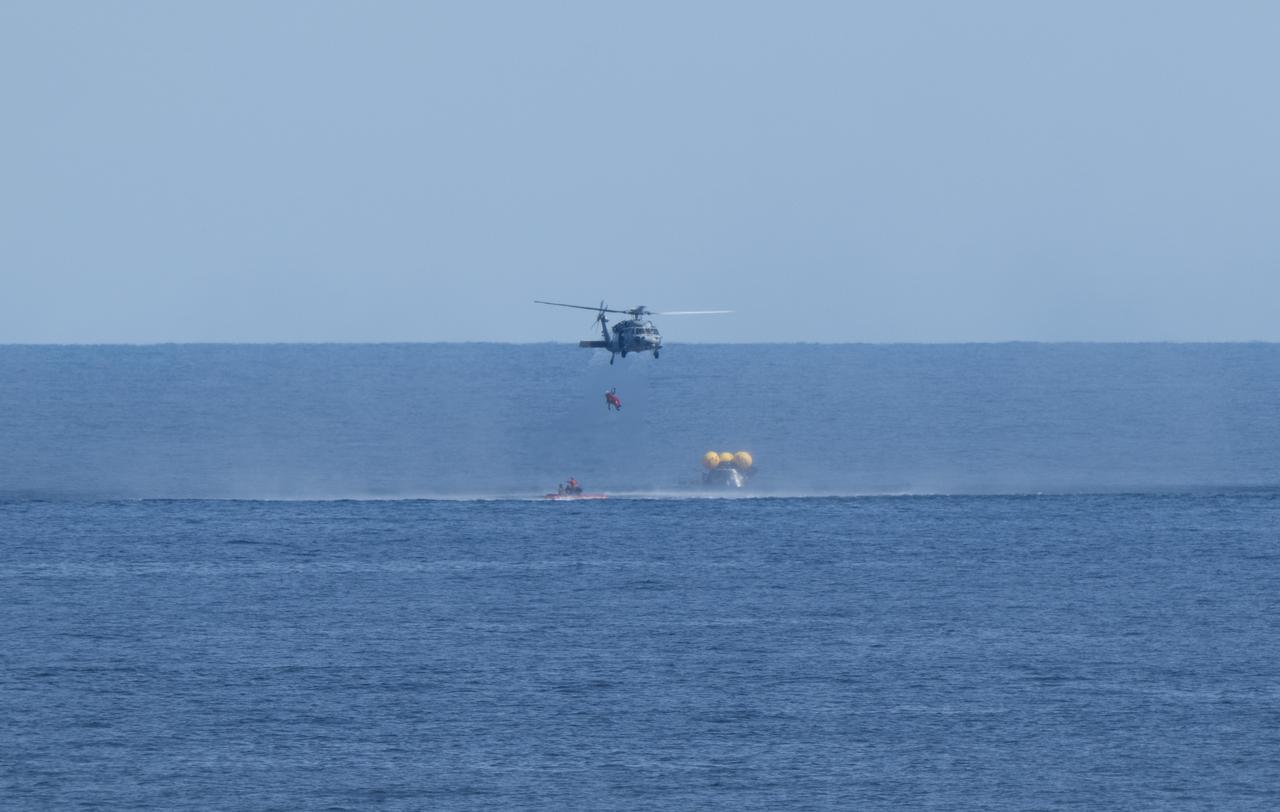 A Navy MH-60 Seahawk from Helicopter Sea Combat Squadron (HSC) 23 is seen as it lifts ESA (European Space Agency) astronaut Luca Parmitano as teams practice Artemis recovery operations during Underway Recovery Test-12 onboard USS Somerset off the coast of California, Thursday, March 27, 2025. During the test, NASA and Department of Defense teams are practicing to ensure recovery procedures are validated as NASA plans to send the Artemis II astronauts around the Moon and splashdown in the Pacific Ocean.  Photo Credit: (NASA/Joel Kowsky)  4th lift