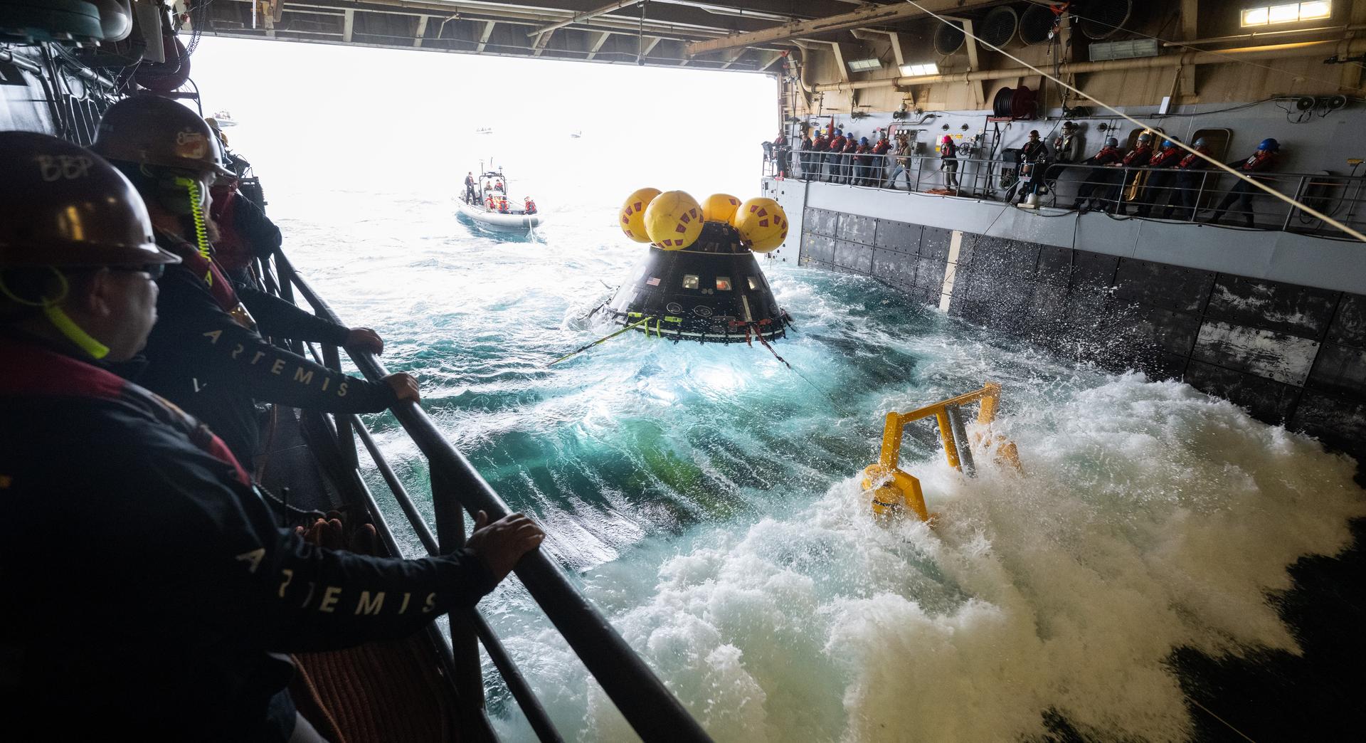 Image shows Orion spacecraft replica in Pacific Ocean