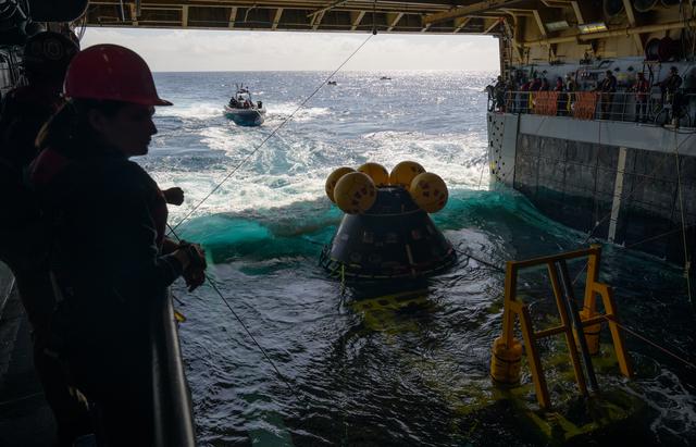 NASA image: NASA Artemis Underway Recovery Test 12