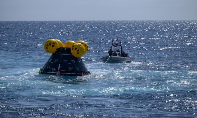 NASA image: NASA Artemis Underway Recovery Test 12