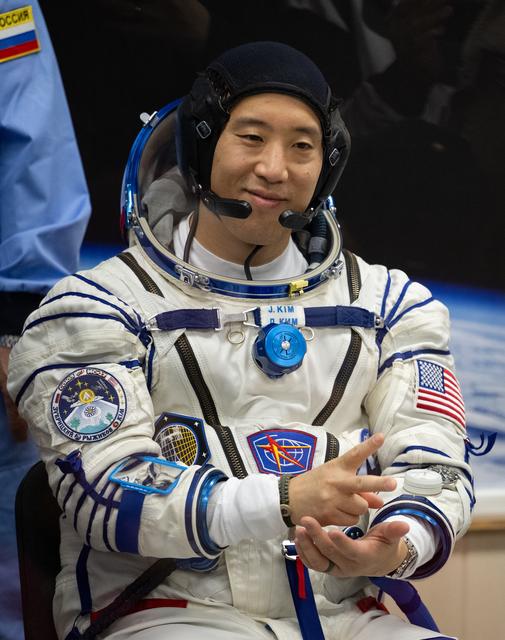 NASA image: Expedition 73 Preflight