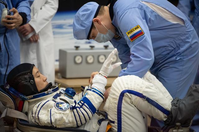 NASA image: Expedition 73 Preflight