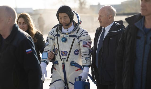 NASA image: Expedition 73 Preflight