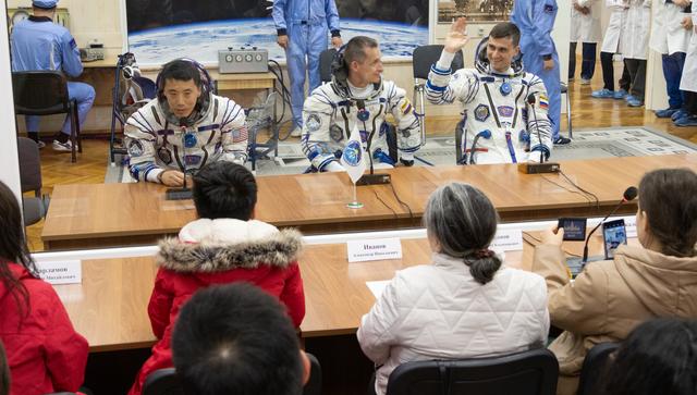 NASA image: Expedition 73 Preflight