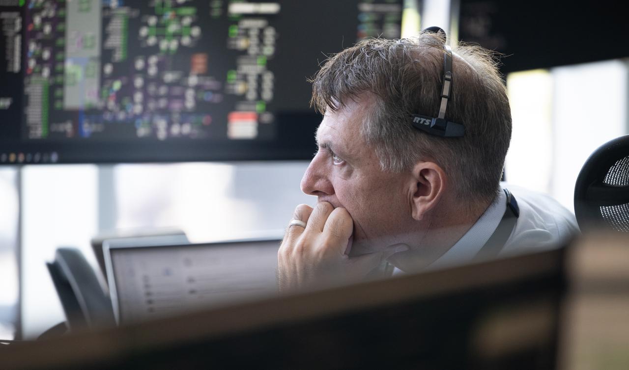 Zeb Scoville, NASA's deputy chief flight director, monitors the countdown during a dress rehearsal in preparation for the launch of a SpaceX Falcon 9 rocket carrying the company's Dragon spacecraft on NASA’s SpaceX Crew-11 mission with NASA astronauts Zena Cardman, Mike Fincke, JAXA (Japan Aerospace Exploration Agency) astronaut Kimiya Yui, and Roscosmos cosmonaut Oleg Platonov onboard, Monday, July 28, 2025, in the control room of SpaceX’s HangerX at NASA’s Kennedy Space Center in Florida. NASA’s SpaceX Crew-11 mission is the eleventh crew rotation mission of the SpaceX Dragon spacecraft and Falcon 9 rocket to the International Space Station as part of the agency’s Commercial Crew Program. Cardman, Fincke, Yui, Platonov are scheduled to launch on 12:09 p.m. EDT on Thursday, July 31, from Launch Complex 39A at the NASA's Kennedy Space Center. Photo Credit: (NASA/Joel Kowsky)