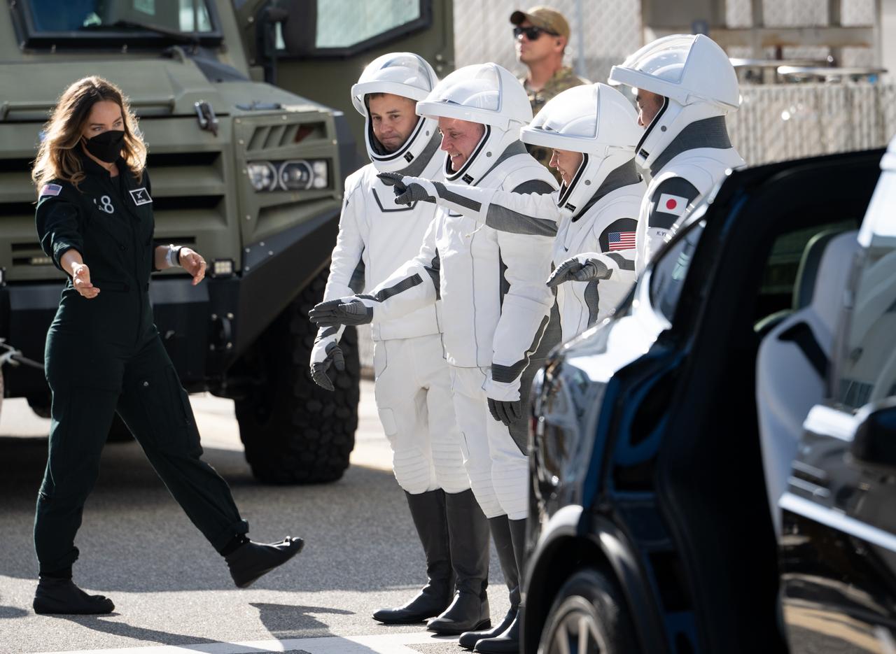 Roscosmos cosmonaut Oleg Platonov, left, NASA astronauts Mike Fincke, Zena Cardman, and JAXA (Japan Aerospace Exploration Agency) astronaut Kimiya Yui, wearing SpaceX spacesuits, are seen as they prepare to depart the Neil  A. Armstrong Operations and Checkout Building for Launch Complex 39A on NASA's Kennedy Space Center to board the SpaceX Dragon spacecraft for the Crew-11 mission launch, Thursday, July 31, 2025, at NASA’s Kennedy Space Center in Florida. NASA’s SpaceX Crew-11 mission is the eleventh crew rotation mission of the SpaceX Crew Dragon spacecraft and Falcon 9 rocket to the International Space Station as part of the agency’s Commercial Crew Program. Cardman, Fincke, Yui, Platonov are scheduled to launch at 12:09 p.m. EDT, from Launch Complex 39A at the NASA's Kennedy Space Center.  Photo Credit: (NASA/Joel Kowsky)
