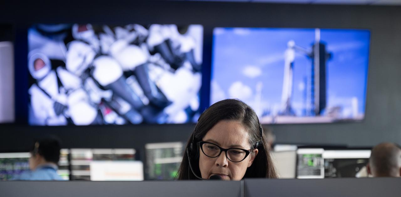 Emily Nelson, NASA's chief flight director, monitors the countdown of a launch attempt of a SpaceX Falcon 9 rocket carrying the company's Dragon spacecraft on NASA’s SpaceX Crew-11 mission with NASA astronauts Zena Cardman, Mike Fincke, JAXA (Japan Aerospace Exploration Agency) astronaut Kimiya Yui, and Roscosmos cosmonaut Oleg Platonov onboard, Thursday, July 31, 2025, in the control center of SpaceX’s HangarX at NASA’s Kennedy Space Center in Florida. NASA’s SpaceX Crew-11 mission is the eleventh crew rotation mission of the SpaceX Dragon spacecraft and Falcon 9 rocket to the International Space Station as part of the agency’s Commercial Crew Program. Today’s launch of Cardman, Fincke, Yui, Platonov was scrubbed due to weather and is now scheduled for 11:43 a.m. EDT on Friday, August 1, from Launch Complex 39A at the NASA's Kennedy Space Center. Photo Credit: (NASA/Joel Kowsky)