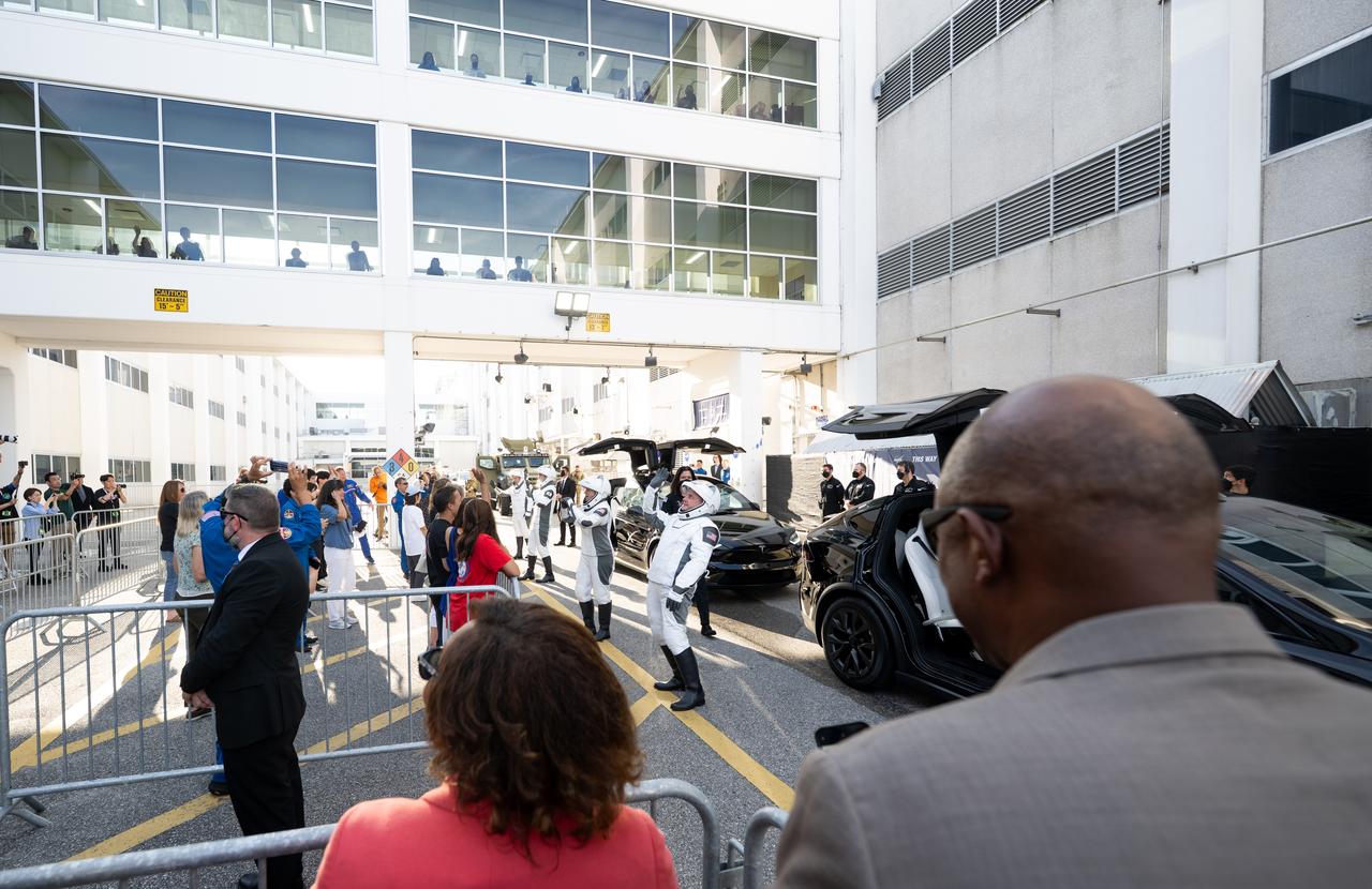 NASA astronaut Mike Fincke waves as he and fellow crewmates NASA astronaut Zena Cardman, JAXA (Japan Aerospace Exploration Agency) astronaut Kimiya Yui, and Roscosmos cosmonaut Oleg Platonov, wearing SpaceX spacesuits, prepare to depart the Neil  A. Armstrong Operations and Checkout Building for Launch Complex 39A on NASA's Kennedy Space Center to board the SpaceX Dragon spacecraft for the Crew-11 mission launch, Friday, Aug. 1, 2025, at NASA’s Kennedy Space Center in Florida. NASA’s SpaceX Crew-11 mission is the eleventh crew rotation mission of the SpaceX Crew Dragon spacecraft and Falcon 9 rocket to the International Space Station as part of the agency’s Commercial Crew Program. Cardman, Fincke, Yui, Platonov are scheduled to launch at 11:43 a.m. EDT, from Launch Complex 39A at the NASA's Kennedy Space Center.  Photo Credit: (NASA/Joel Kowsky)