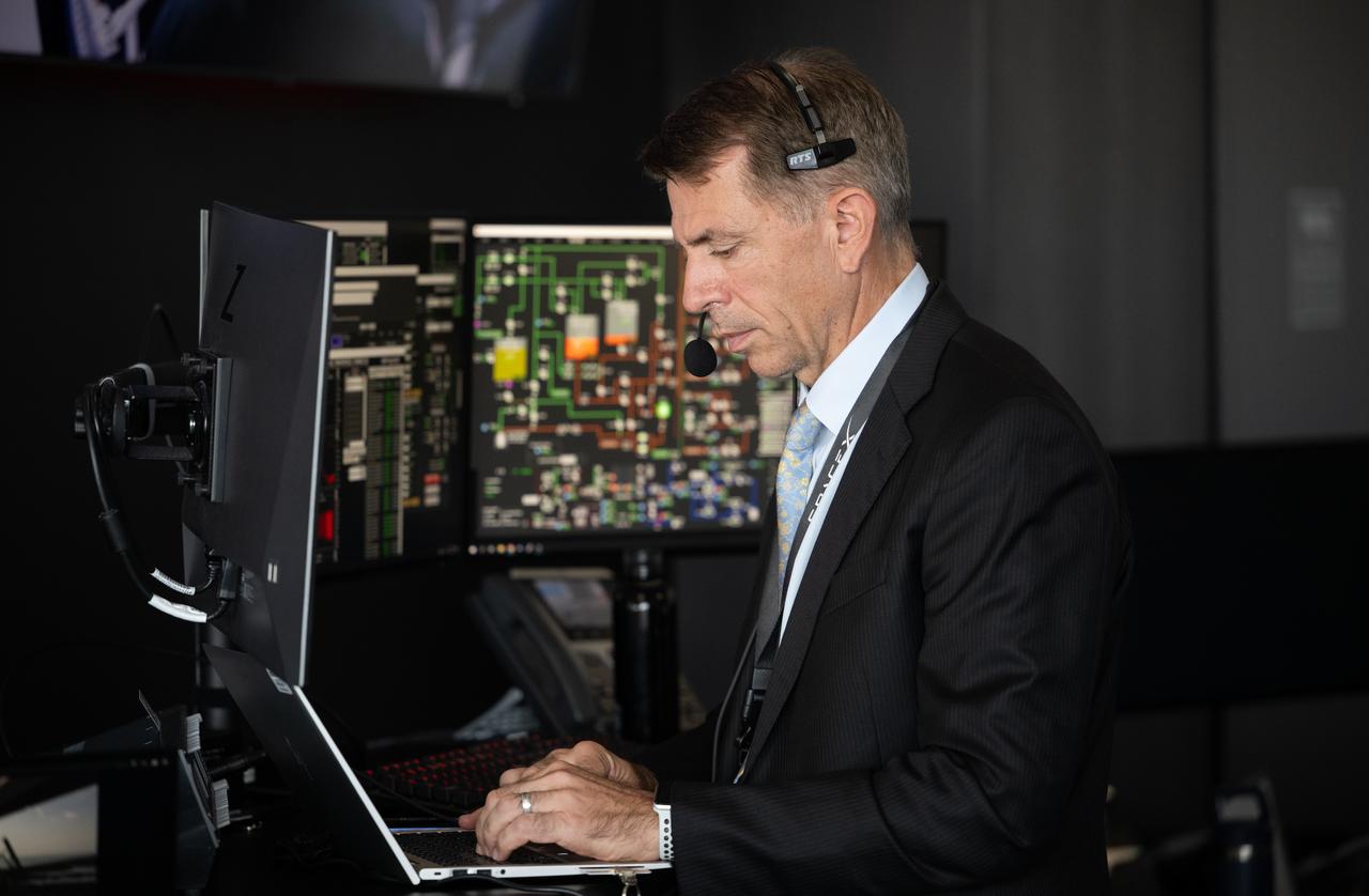 Zeb Scoville, NASA's deputy chief flight director, monitors the countdown of the launch of a SpaceX Falcon 9 rocket carrying the company's Dragon spacecraft on NASA’s SpaceX Crew-11 mission with NASA astronauts Zena Cardman, Mike Fincke, JAXA (Japan Aerospace Exploration Agency) astronaut Kimiya Yui, and Roscosmos cosmonaut Oleg Platonov onboard, Friday, Aug. 1, 2025, in the control center of SpaceX’s HangarX at NASA’s Kennedy Space Center in Florida. NASA’s SpaceX Crew-11 mission is the eleventh crew rotation mission of the SpaceX Dragon spacecraft and Falcon 9 rocket to the International Space Station as part of the agency’s Commercial Crew Program. Cardman, Fincke, Yui, Platonov launched at 11:43 a.m. EDT, from Launch Complex 39A at the NASA's Kennedy Space Center. Photo Credit: (NASA/Joel Kowsky)