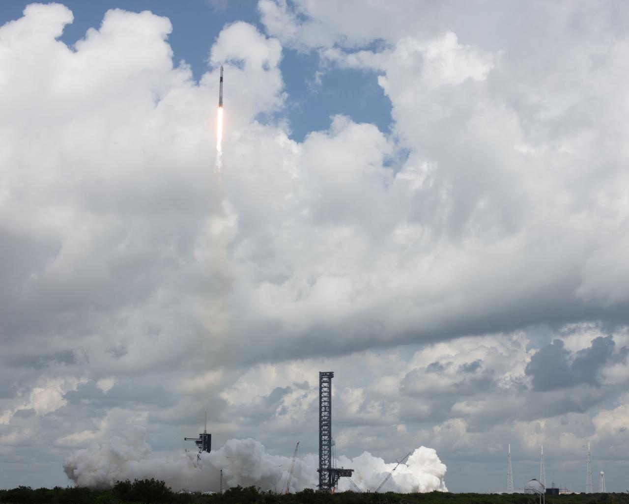 A SpaceX Falcon 9 rocket carrying the company's Dragon spacecraft is launched on NASA’s SpaceX Crew-11 mission to the International Space Station with NASA astronauts Zena Cardman, Mike Fincke, JAXA (Japan Aerospace Exploration Agency) astronaut Kimiya Yui, and Roscosmos cosmonaut Oleg Platonov onboard, Friday, Aug. 1, 2025, from NASA's Kennedy Space Center in Florida. NASA’s SpaceX Crew-11 mission is the eleventh crew rotation mission of the SpaceX Dragon spacecraft and Falcon 9 rocket to the International Space Station as part of the agency’s Commercial Crew Program. Cardman, Fincke, Yui, Platonov launched at 11:43 a.m. EDT from Launch Complex 39A at the NASA's Kennedy Space Center to begin a six month mission aboard the orbital outpost. Photo Credit: (NASA/\392055000136#1\)