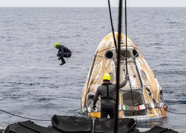 NASA image: NASA’s SpaceX Crew-10 Splashdown