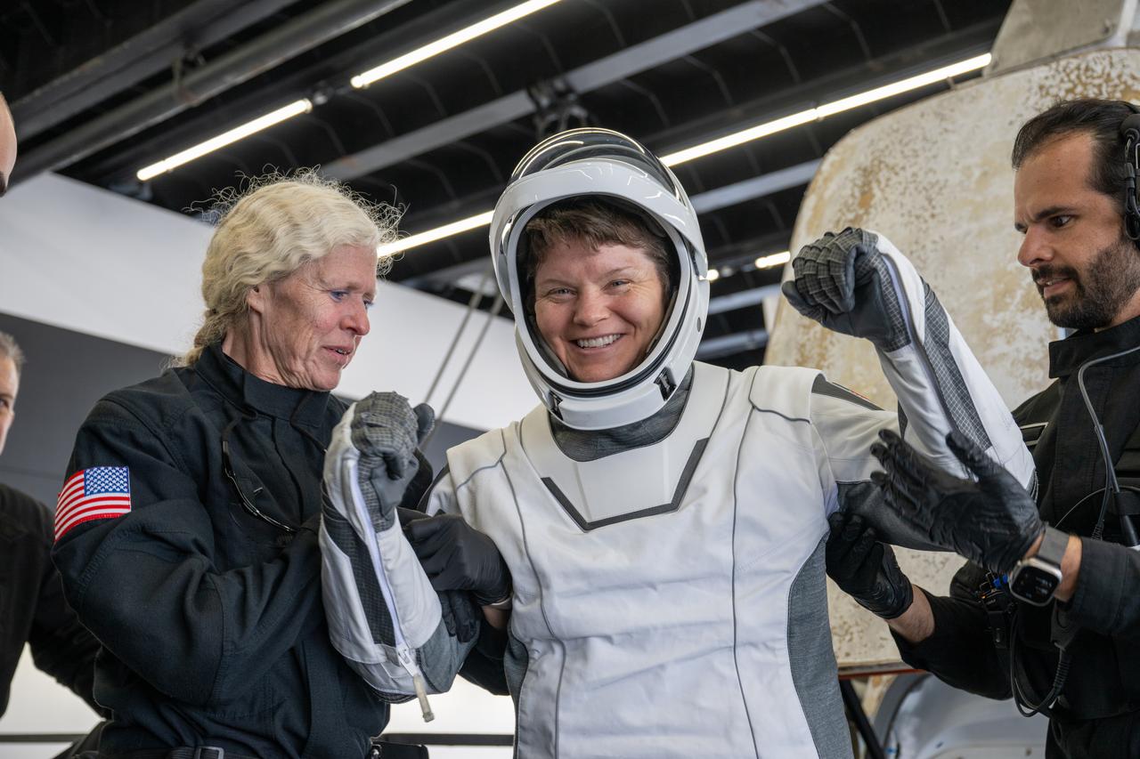 NASA astronaut Anne McClain is helped out of the SpaceX Dragon Endurance spacecraft onboard the SpaceX recovery ship SHANNON after she, NASA astronaut Nichole Ayers, JAXA (Japan Aerospace Exploration Agency) astronaut Takuya Onishi, and Roscosmos cosmonaut Kirill Peskov landed in the Pacific Ocean off the coast of San Diego, Calif., Saturday, Aug. 9, 2025. McClain, Ayers, Onishi, and Peskov are returning after 147 days in space as part of Expedition 73 aboard the International Space Station. Photo Credit: (NASA/Keegan Barber)